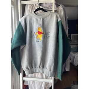 Vintage 2000s Winnie The Pooh Embroidered Graphic Disney Crewneck Large